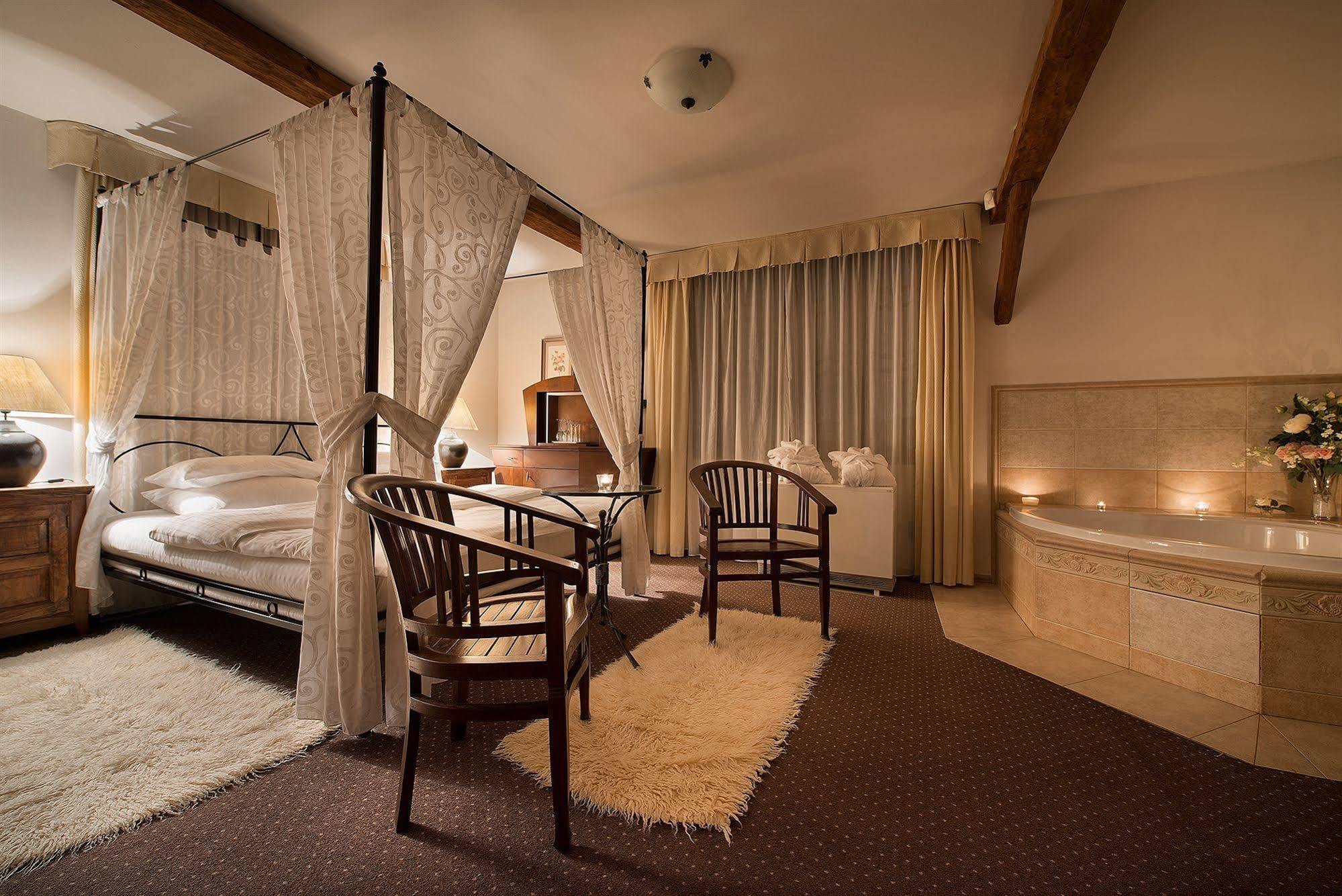 Chateau Loucen Garden Retreat Екстериор снимка